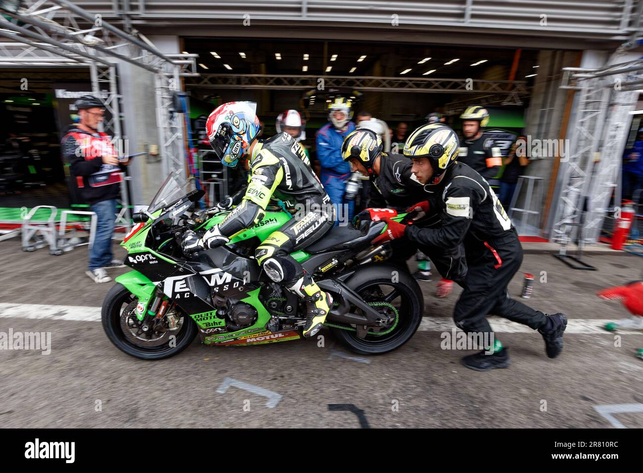 Spa Francorchamps, Belgique. 11th giugno, 2023. 33 CALIA Kevin (ITA), GAMARINO Christian (ITA), PONS Gabriel (fra), KAWASAKI ZX10R, TEAM 33 LOUIT APRIL MOTO (fra), Superstock, azione durante la 2023 24 ore di Spa-Francorchamps, 2nd° round del FIM Endurance World Championship, dal 16 al 18 giugno, Belgio - Foto Alexandre Guillaumot/DPPI Live News/Alamy Media Foto Stock