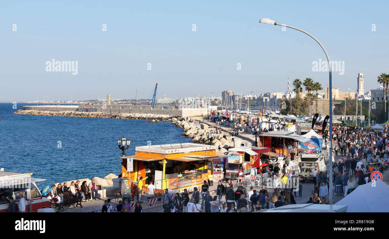 Scene nel centro storico di Bari, il giorno della festa di San Nicola Foto Stock