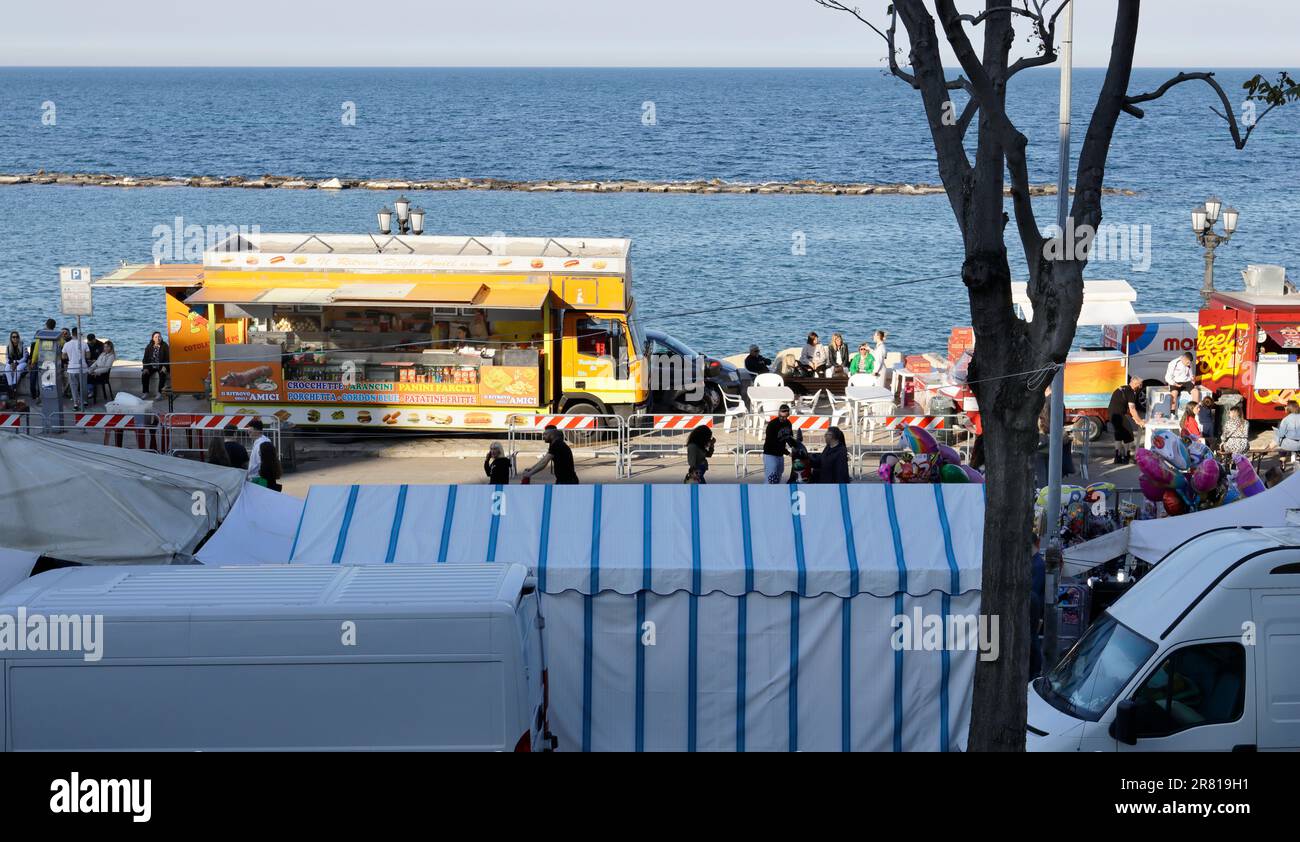 Scene nel centro storico di Bari, il giorno della festa di San Nicola Foto Stock
