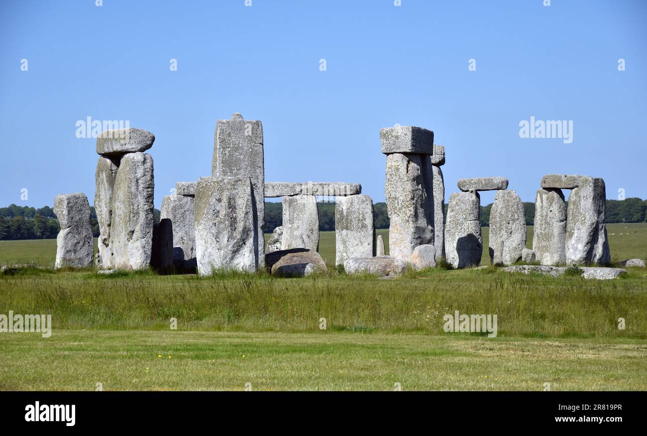 Turisti a piedi a Stonehenge Foto Stock