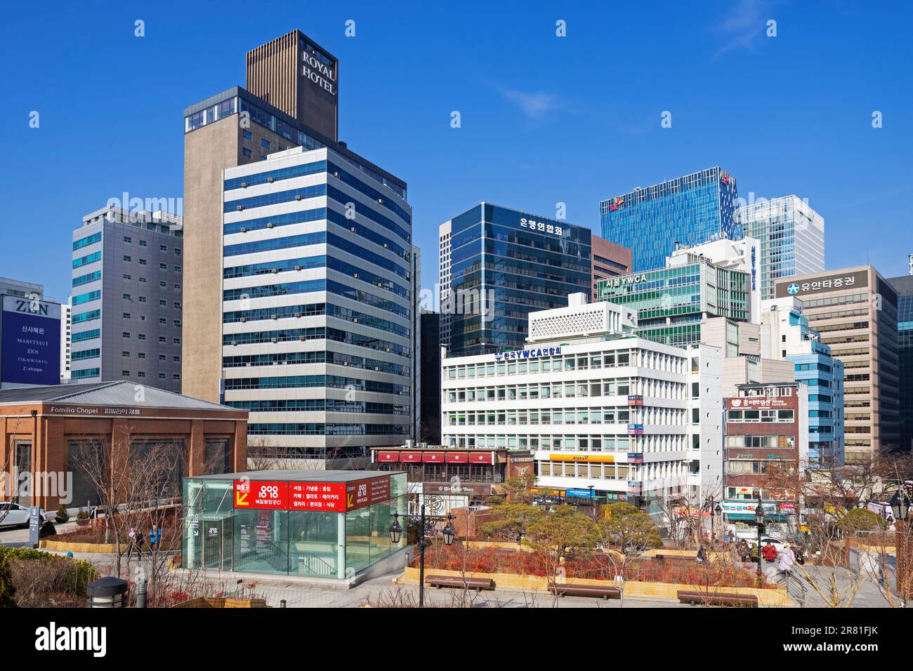 Corea del Sud, Seoul, un'area commerciale di Myeongdong - stazione di Myeong-dong - linea 4 della metropolitana di Seoul Foto Stock