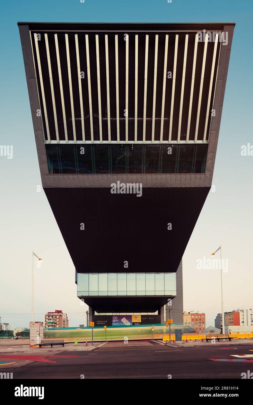 Museo del design parallelepipedo di Barcellona - Museu del Disseny, Plaza de les Glòries Catalanes, Spagna Foto Stock