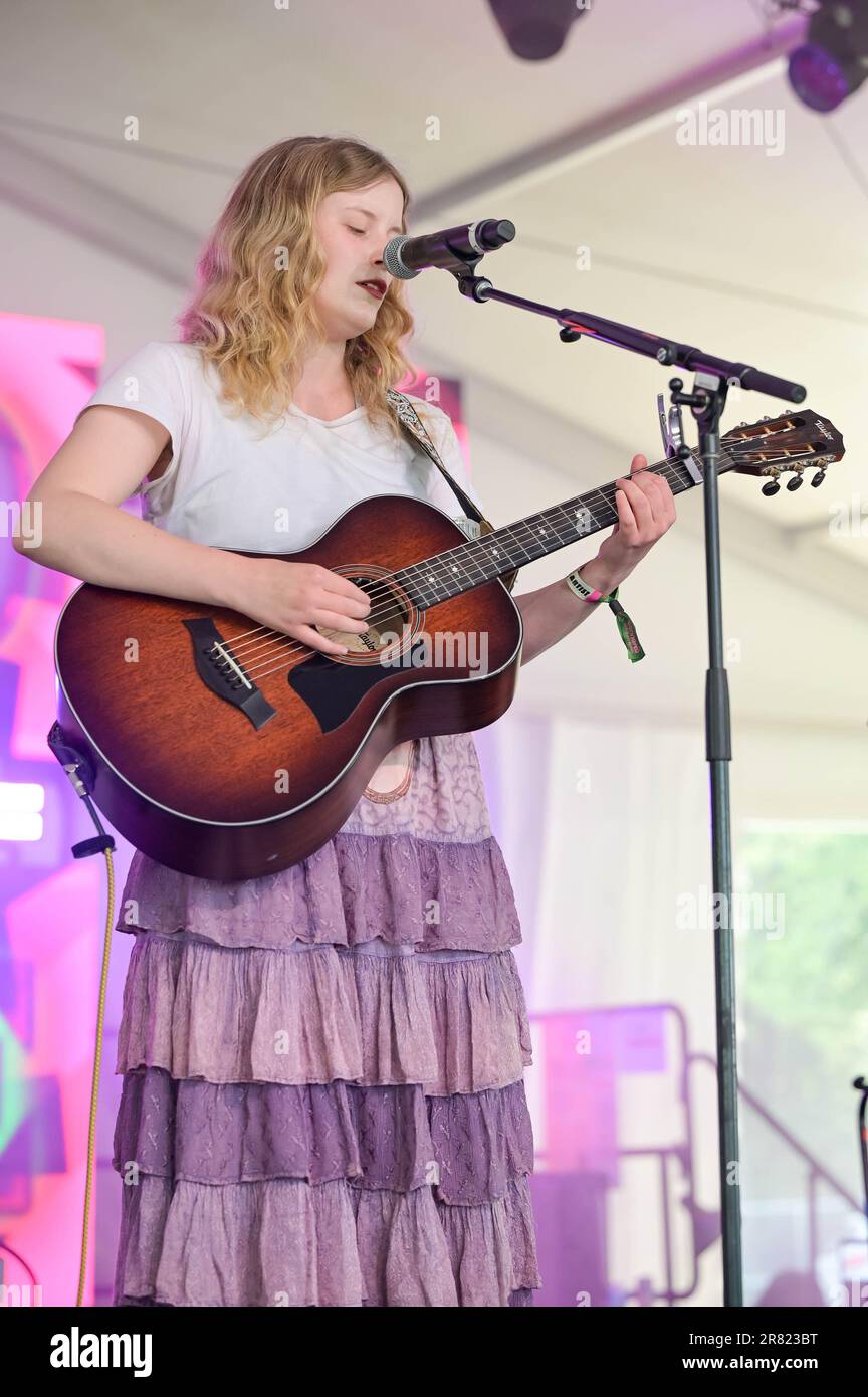 Il Paloma di Parigi si esibisce durante il giorno 3 del 2023° Bonnaroo Music & Arts Festival il 17 giugno 2023 a Manchester, Tennessee. Foto: Darren Eagles/imageSPACE Foto Stock