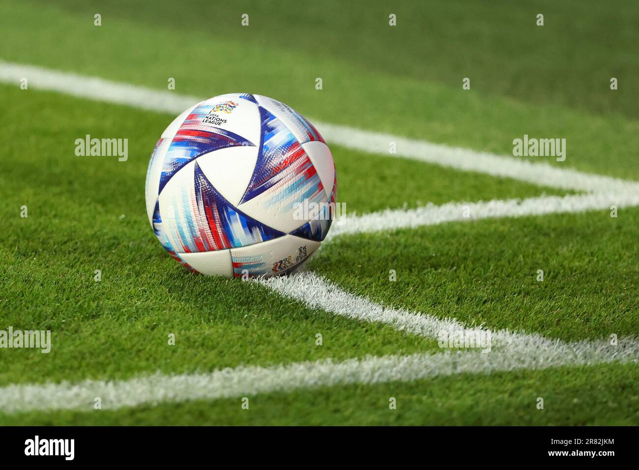 Rotterdam, Pays Bas. 18th giugno, 2023. Adidas palla ufficiale durante la UEFA Nations League 2023, finale di calcio tra Croazia e Spagna il 18 giugno 2023 allo Stadion Feijenoord 'De Kuip' di Rotterdam, Paesi Bassi - Foto Jean Catuffe/DPPI Credit: DPPI Media/Alamy Live News Foto Stock