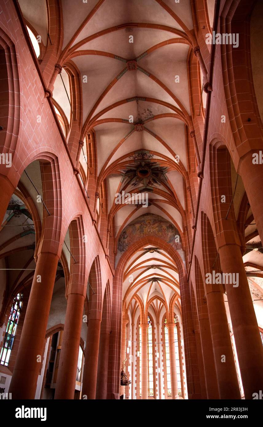 Interno di una chiesa medievale in heidelberg Germania Foto Stock