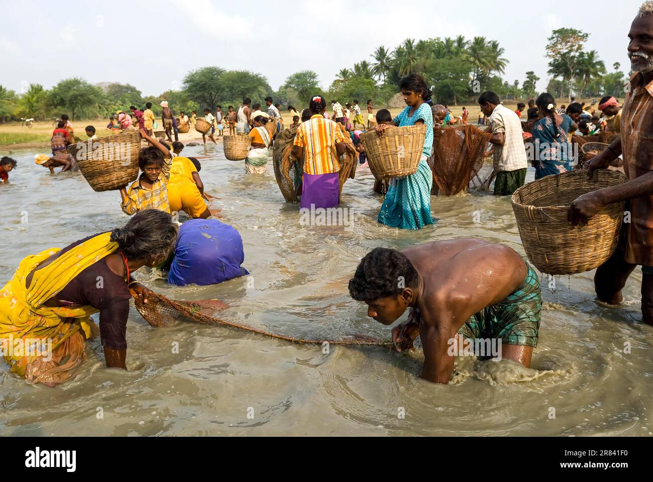 Festa della pesca a Venthanpatti vicino a Pontamaravathy, PUDUKKOTTAI District, Tamil Nadu, India del Sud, Inida, Asia. Durante la stagione estiva, quando il lago Foto Stock