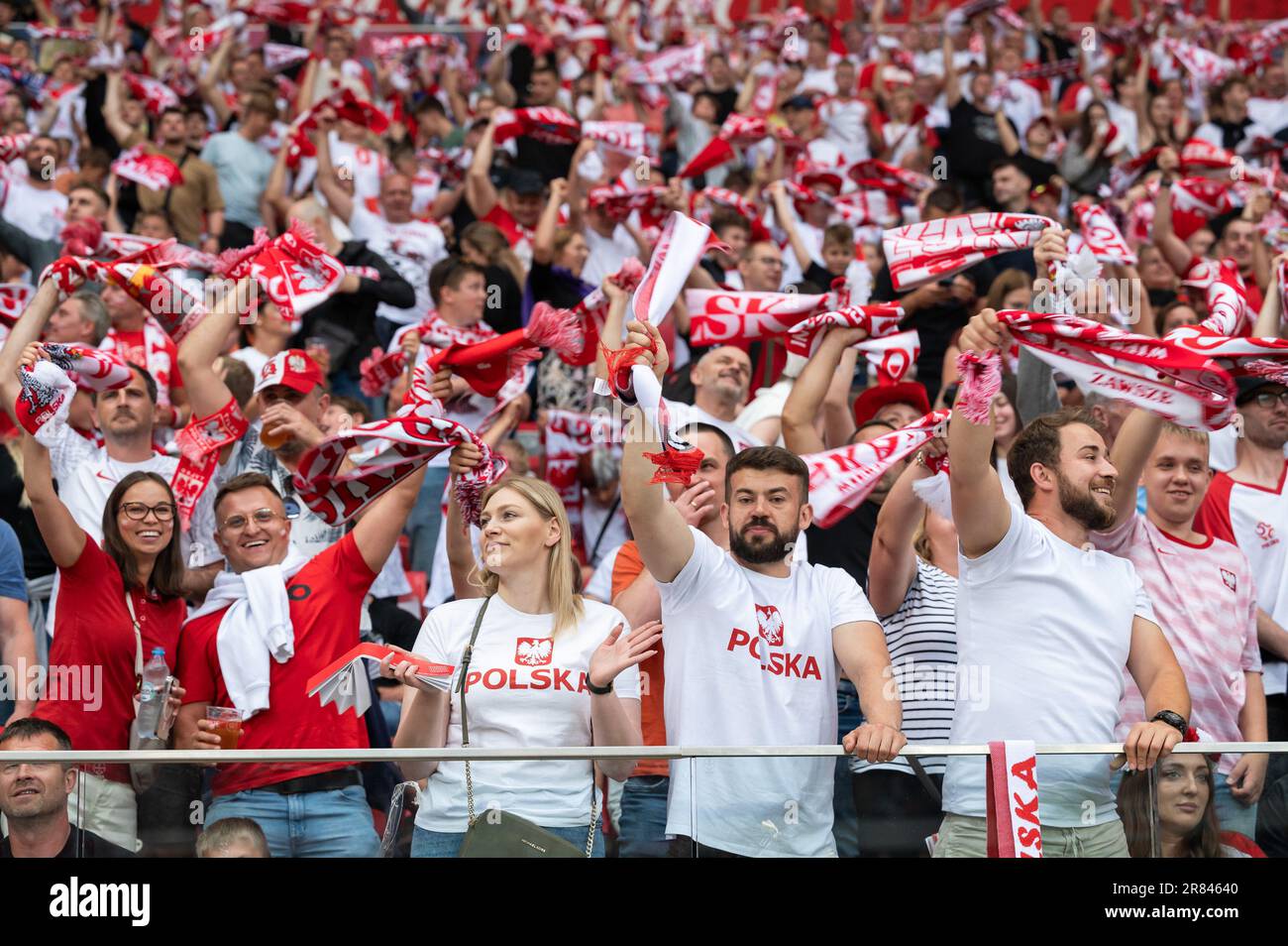 VARSAVIA, POLONIA - 16 GIUGNO 2023: Partita di calcio amichevole Polonia vs Germania 1:0. Sostenitori della Polonia. Foto Stock
