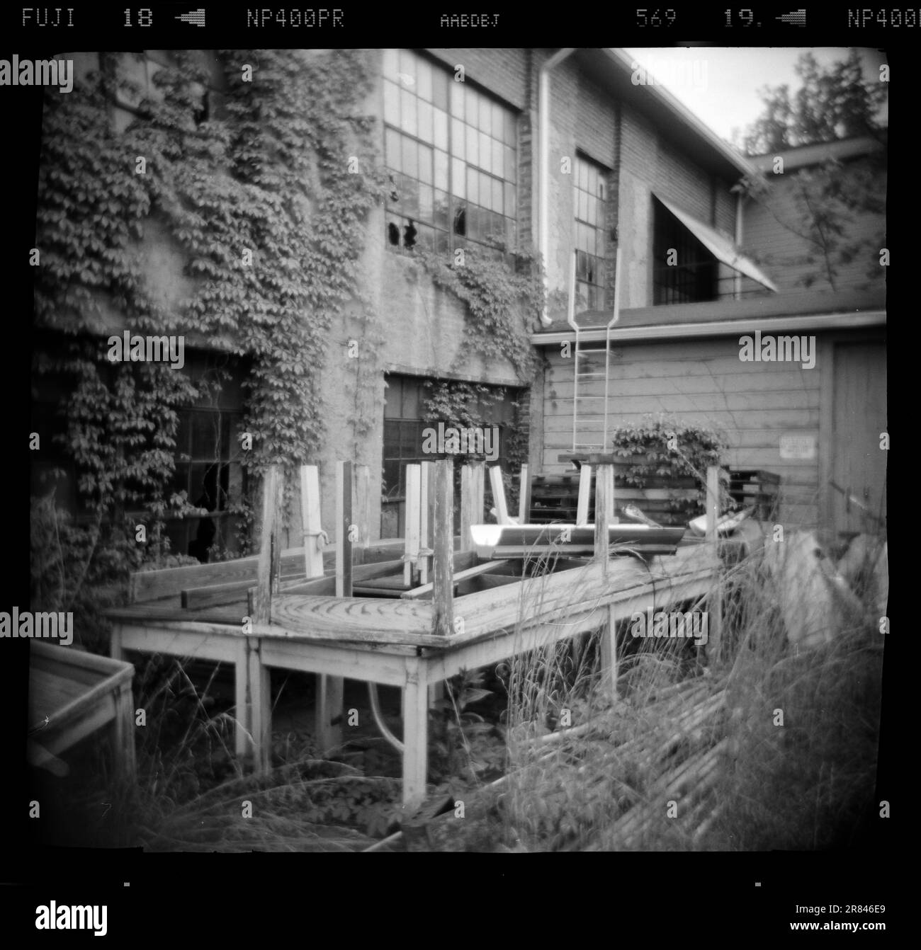 Una fabbrica di mobili abbandonata a Valdese, NC. Foto Stock