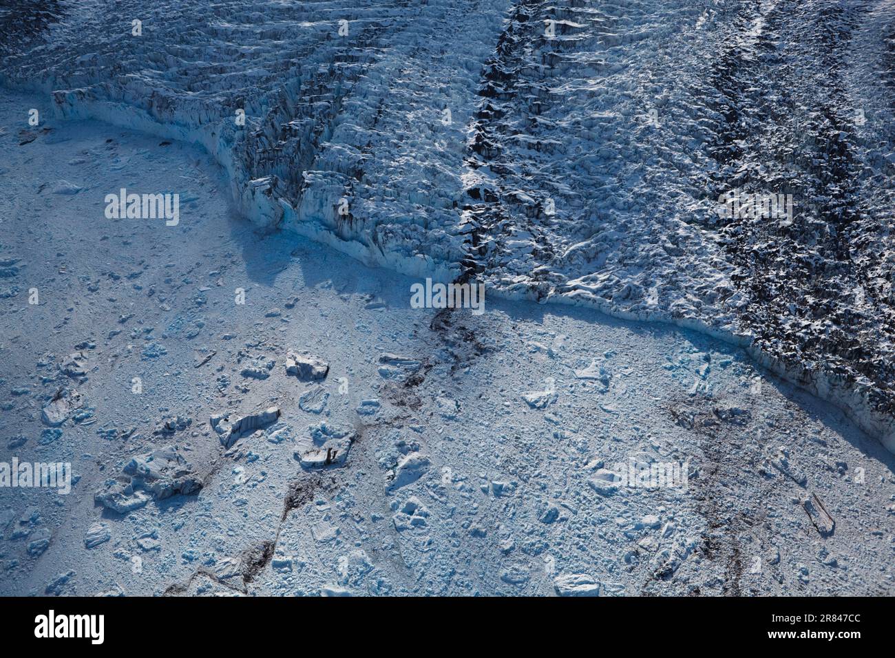 Una vista aerea della faccia calvante del ramo ovest del ghiacciaio Columbia, vicino a Valdez, Alaska. Foto Stock