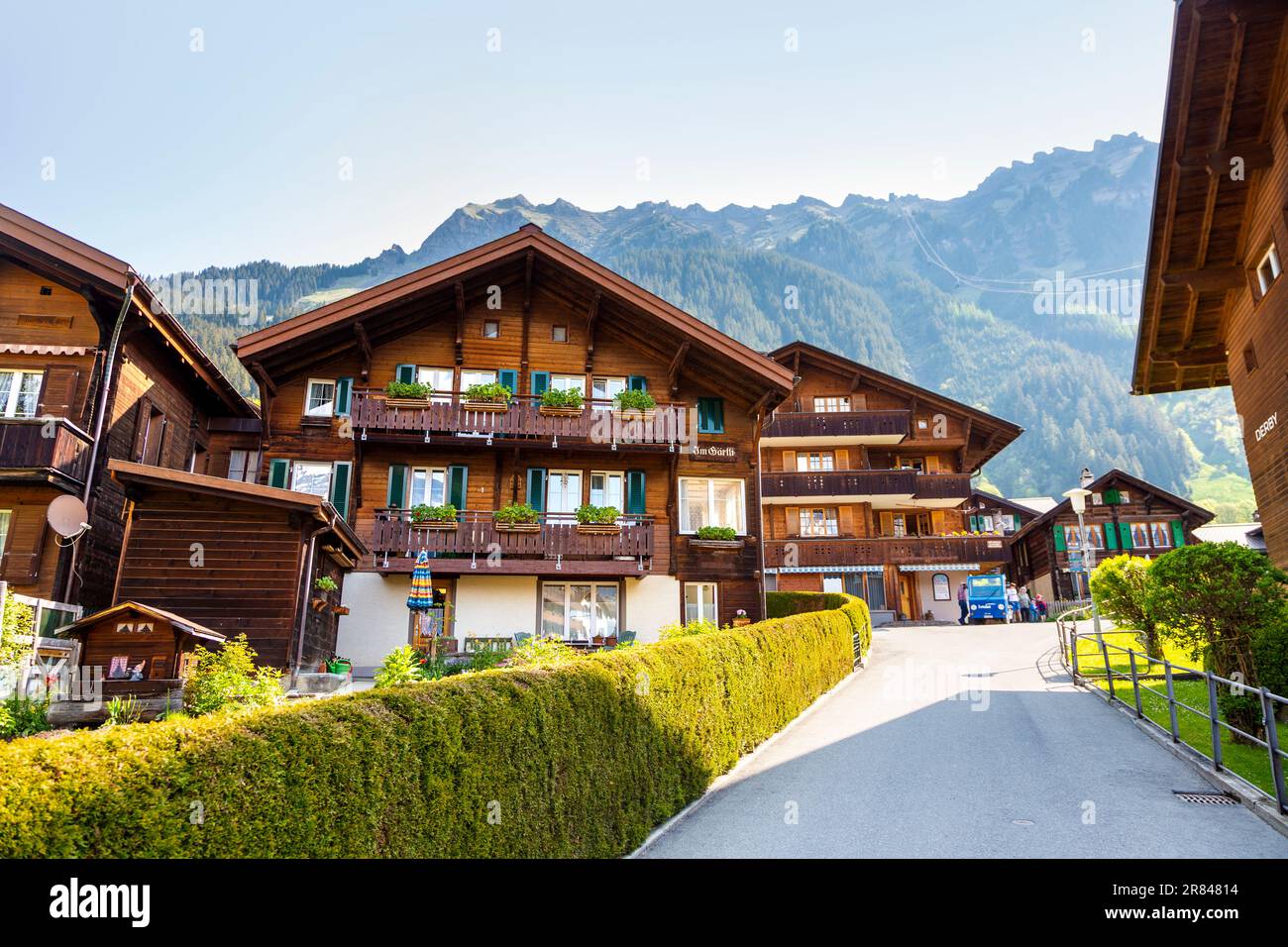 Chalet tradizionali in legno a Wengen, Svizzera Foto Stock