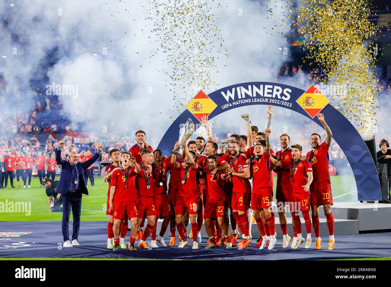 18-06-2023: Sport: Kroatie / Spanje ROTTERDAM, PAESI BASSI - GIUGNO 18: Giocatori della Spagna festeggia la vittoria della Lega delle Nazioni con la coppa durante il Foto Stock