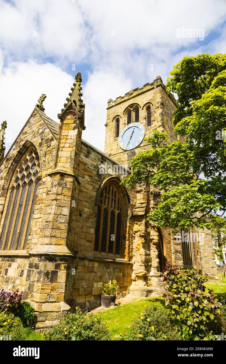 St Marys con la chiesa parrocchiale dei Santi Apostoli, Scarborough, North Yorkshire, Inghilterra Foto Stock