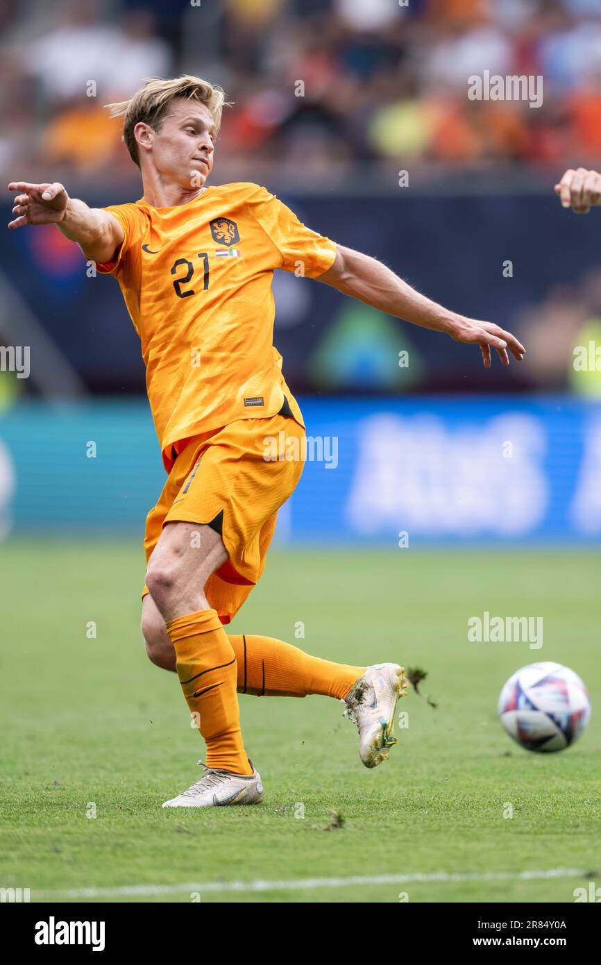 Frenkie de Jong (Paesi Bassi) durante la partita della UEFA Nations League 2022-2023 tra i Paesi Bassi 2-3 Italia allo stadio De Grolsh veste il 18 giugno 2023 a Enschede, Paesi Bassi. Credit: Maurizio Borsari/AFLO/Alamy Live News Foto Stock