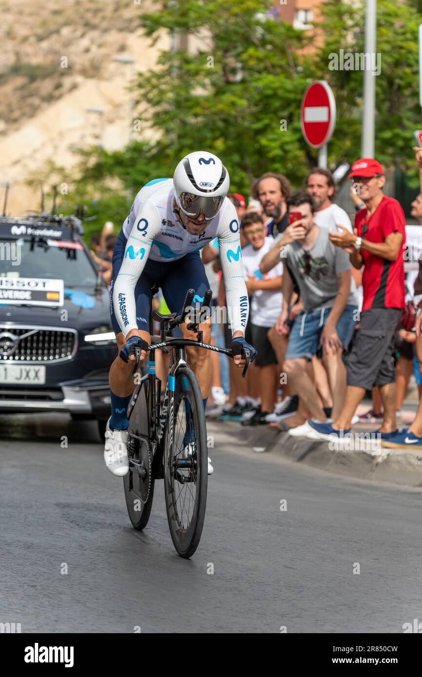 Alicante, Spagna - 08,30,2022 - Alejandro Valverde del team Movistar sprints durante il 77th Tour della Spagna 2022, fase 10 una prova individuale a tempo 30,9km. Foto Stock