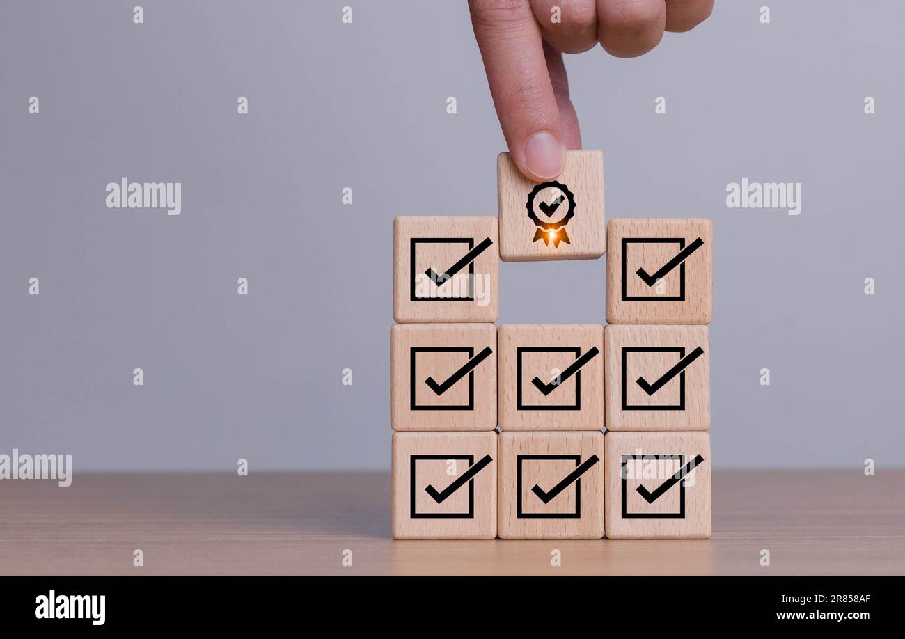 Conformità e normative aziendali. Gestione del controllo qualità, certificazione ISO. Garanzia di qualità del prodotto e del servizio. Verifica e valutazione dell'elenco di controllo Foto Stock