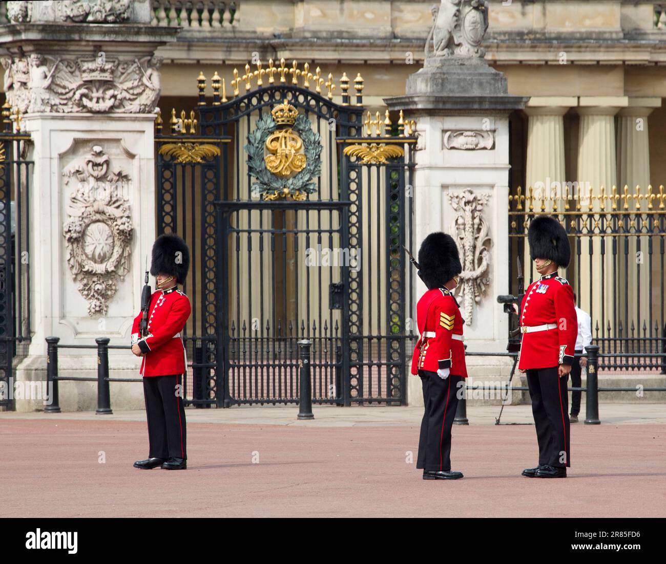 Grenadier Guards rivestimento del Mall Trooping il colore 2023 Foto Stock
