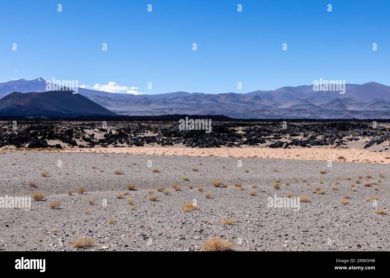 Lungo il tragitto verso Antofagasta de la Sierra, scoprendo gli altopiani argentini chiamati Puna in Sud America Foto Stock