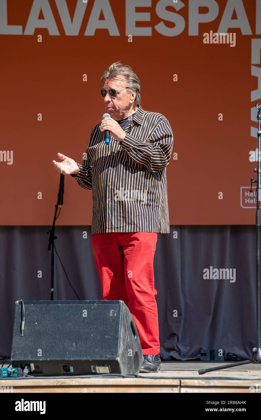 Harri Saksala su Espan lava o Esplanade Park bandstand su Helsinki-päivä o Helsinki Day a Helsinki, Finlandia Foto Stock