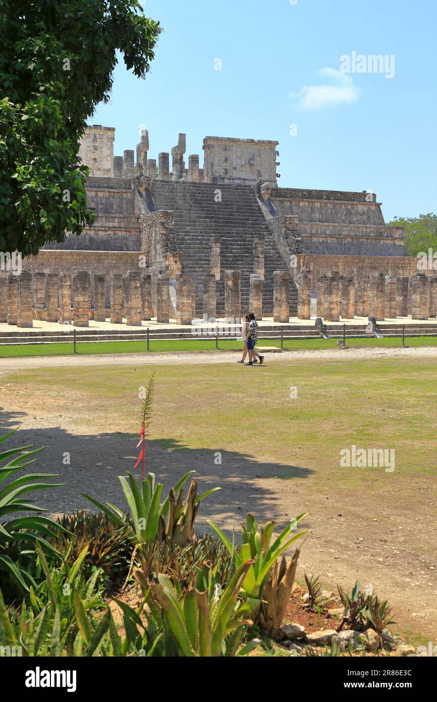 Il Tempio dei Guerrieri a Chichen Itza, Yucatan, Penisola di Yucatan, Messico. Foto Stock