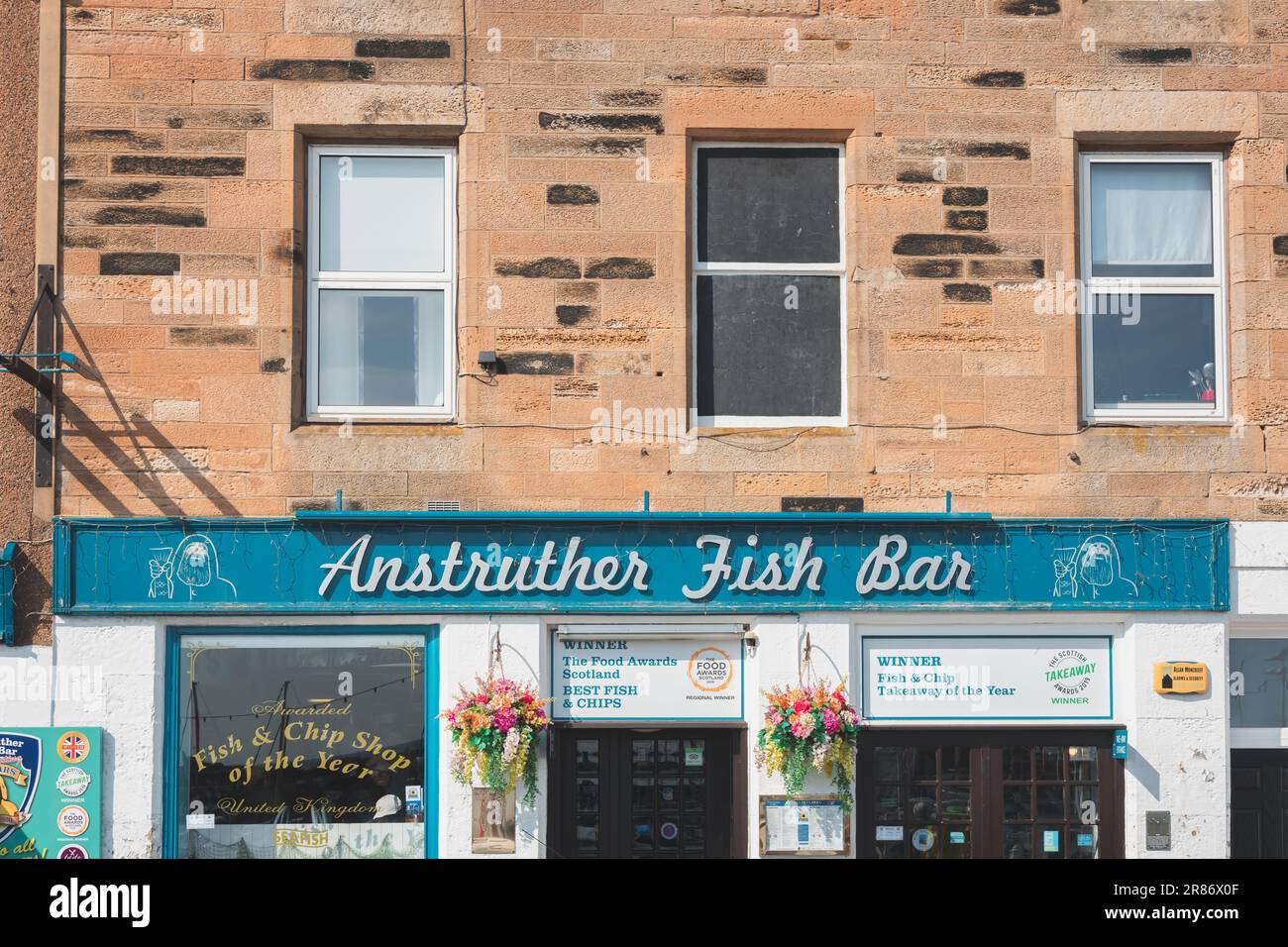 Anstruter, Regno Unito - Giugno 9 2023: Rinomato fish & chip Take Way, Fish Bar e popolare attrazione turistica estiva nel villaggio sul mare di Anstruther, East N Foto Stock