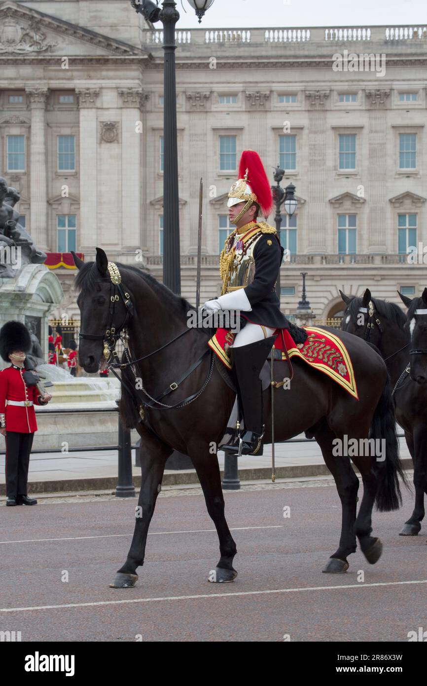 Mounted Blues and Royals Officer Trooping the Colour Color 2023 Foto Stock