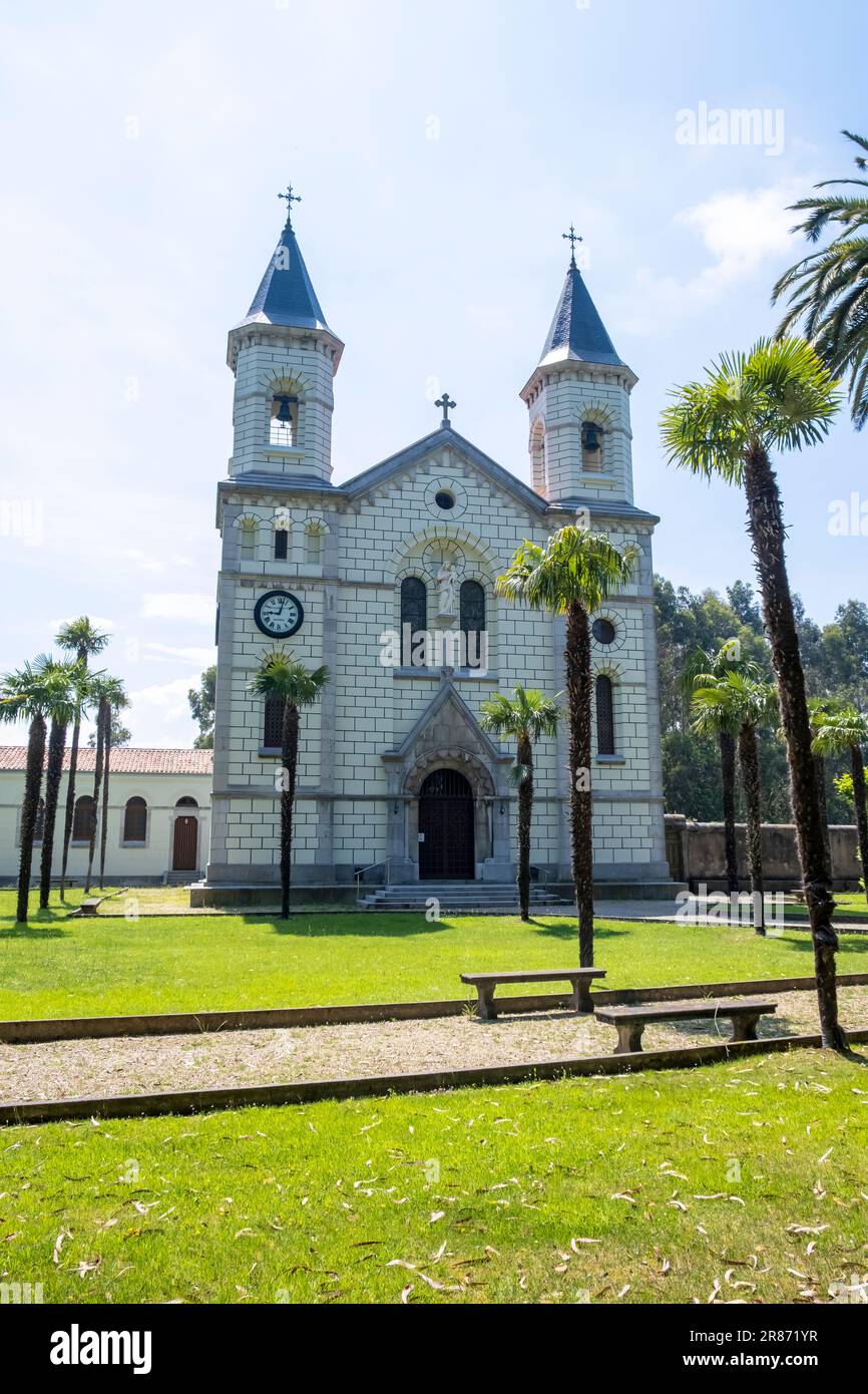 El Pito, Asturie, Spagna - 02 giugno 2023. Chiesa Panteon Gesù Nazareno a la Quinta de Selgas Foto Stock