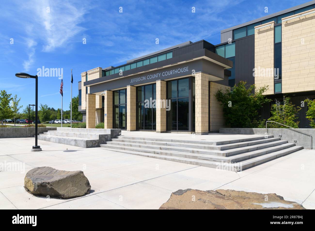 Madras, OR, USA - 16 giugno 2023; facciata del tribunale della contea di Jefferson a Madras, Oregon Foto Stock