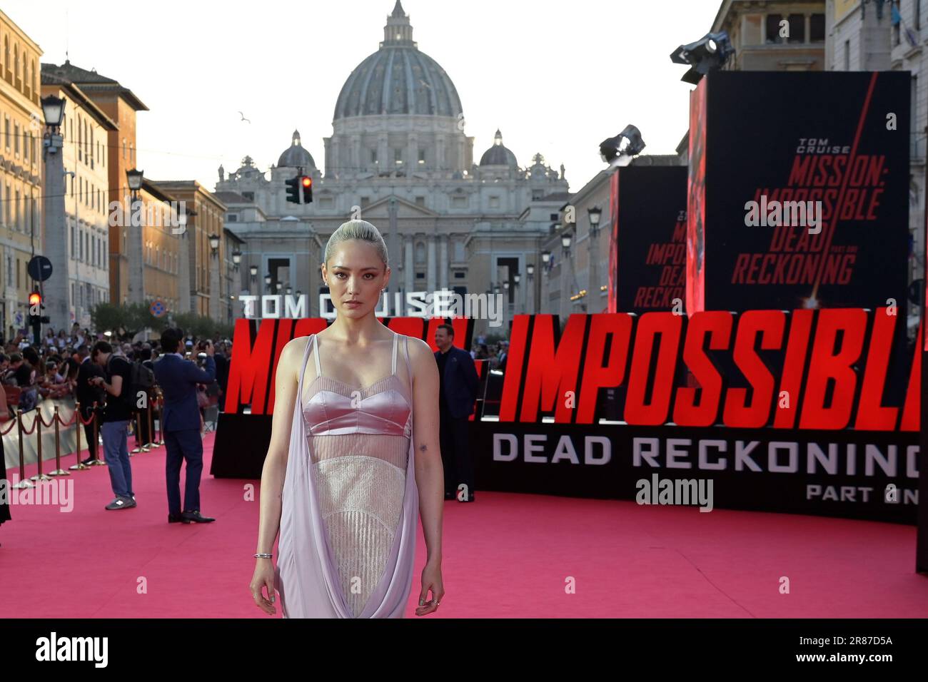 Roma, Italia. 19th giugno, 2023. POM Klementieff partecipa al tappeto rosso della prima mondiale di Roma del film Mission Impossible Dead reckoning part1 in Via della conciliazione. Credit: SOPA Images Limited/Alamy Live News Foto Stock