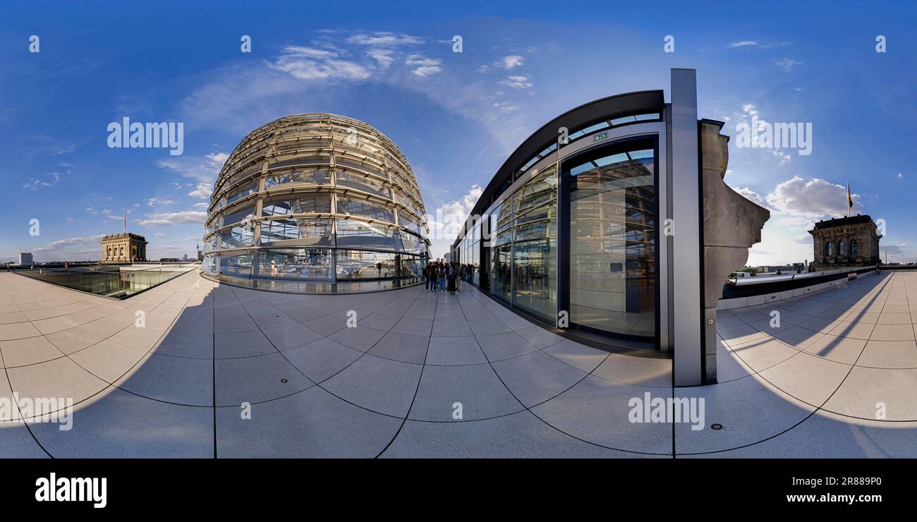 Reichstag cupola in panorama 360, quartiere governativo, Berlino, Germania Foto Stock