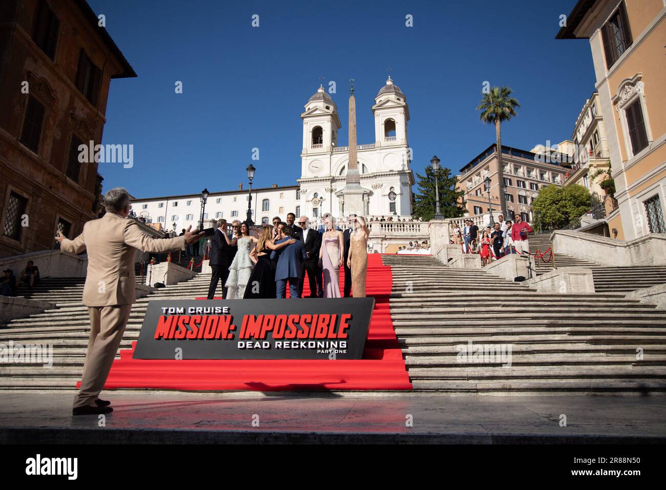 Tom Cruise, Vanessa Kirby, Chris McQuarrie, direttore di Hayley Atwell e il cast di 'Mission: Impossible - Dead Reckoning Part One' partecipano alla Red Carpe Foto Stock