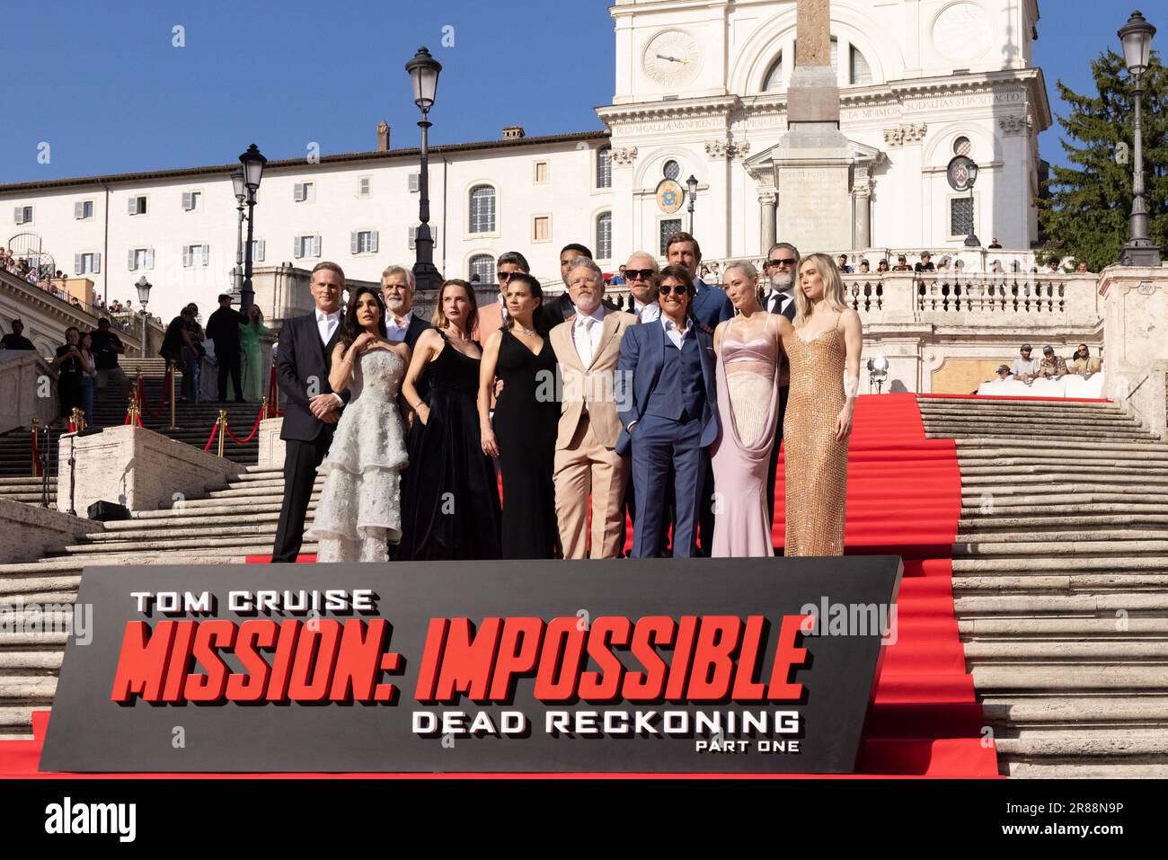 Tom Cruise, Vanessa Kirby, Chris McQuarrie, direttore di Hayley Atwell e il cast di 'Mission: Impossible - Dead Reckoning Part One' partecipano alla Red Carpe Foto Stock