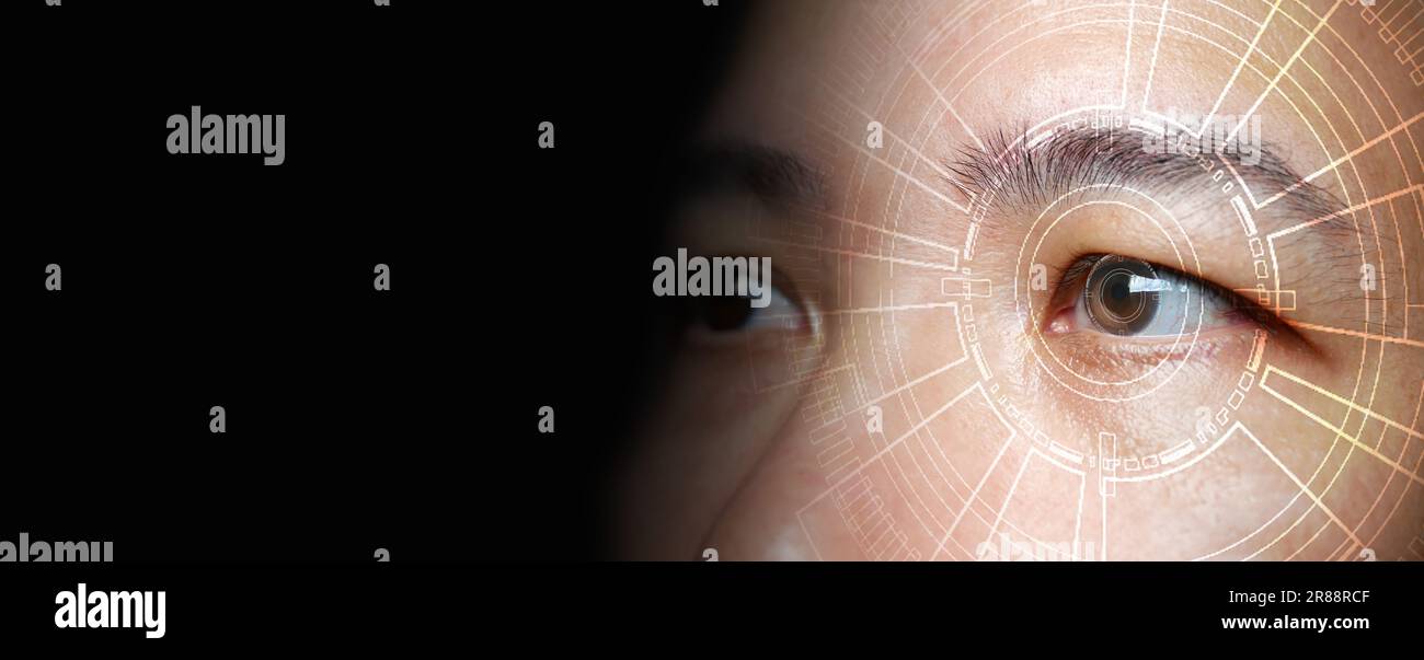 Primo piano di una tecnologia di lenti a contatto intelligenti in grado di implementare la navigazione basata sulla realtà aumentata e sulla realtà aumentata. Una nuova generazione di dispositivi indossabili. Foto Stock