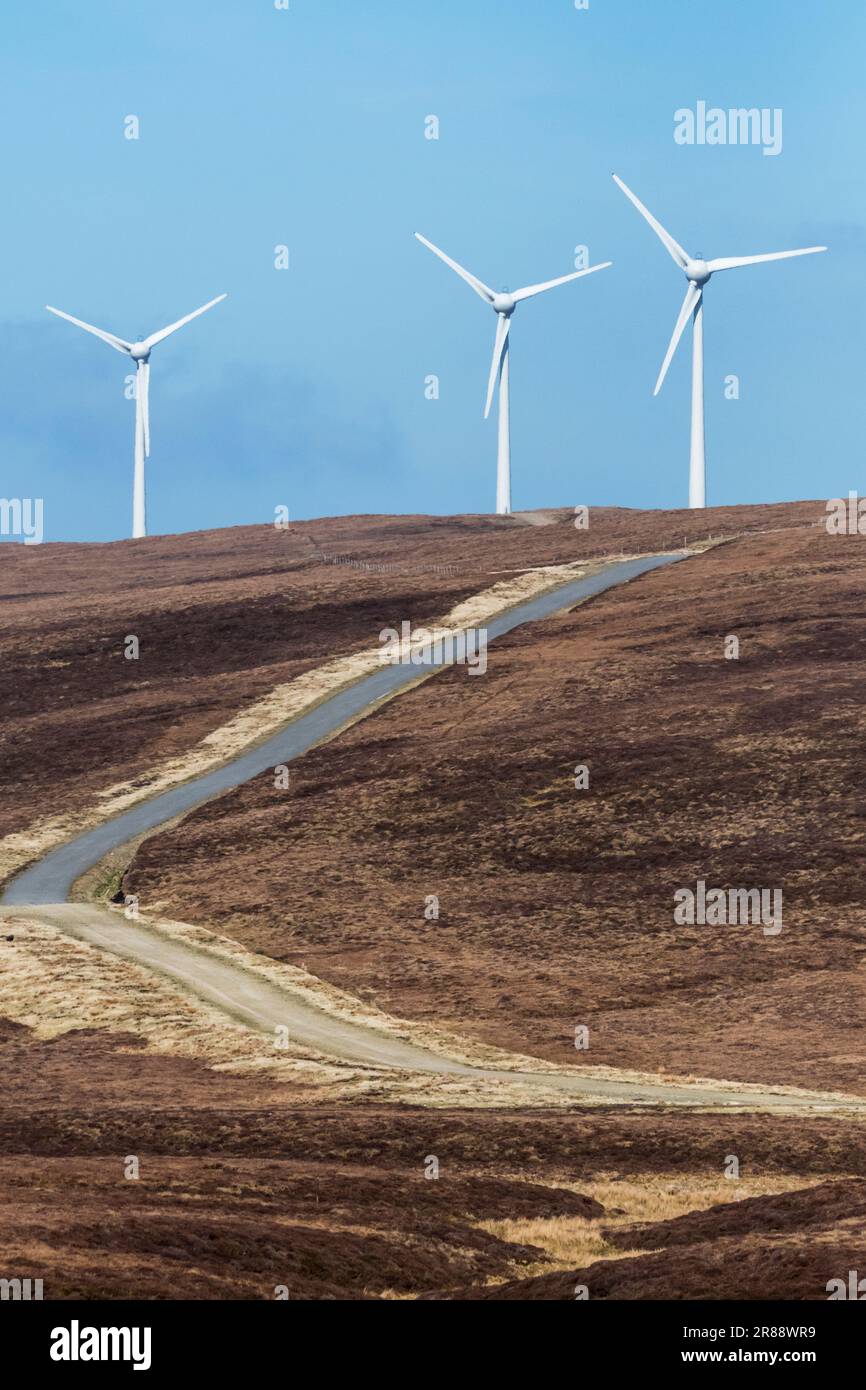 Turbine eoliche della Garth Wind Farm a Snevlabreck, a nord di Gutcher on Yell, Shetland Islands. Foto Stock