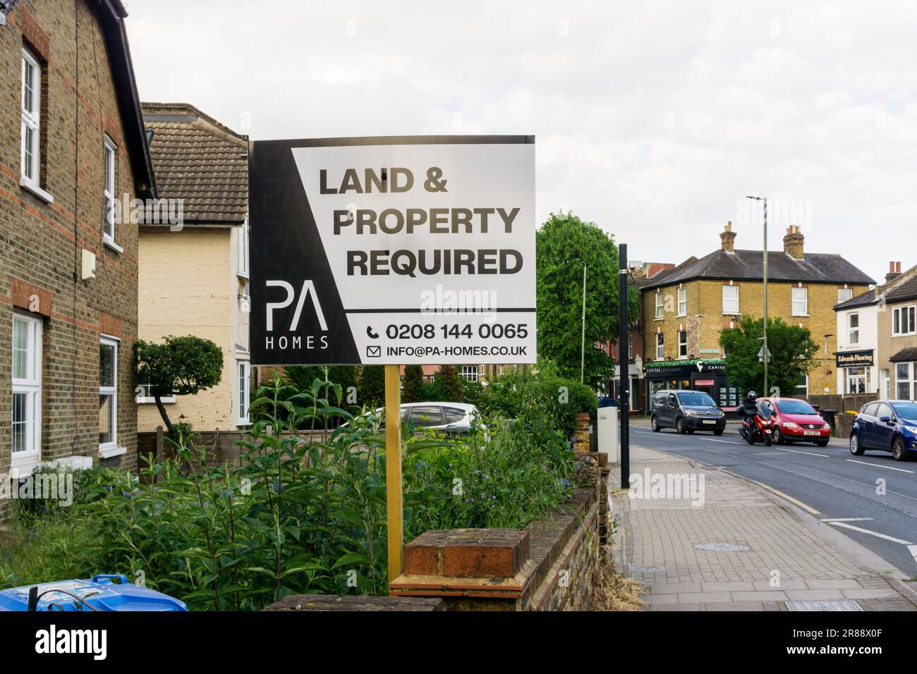 Il consiglio di un agente immobiliare Reading Land & Property è richiesto a Shortlands, South London. Foto Stock