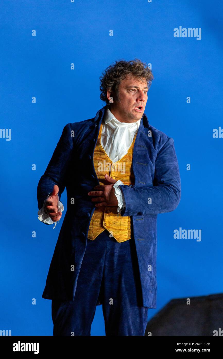 Jonas Kaufmann (Werther) a WERTHER di Jules Massenet al Royal Opera House, Covent Garden, Londra WC2 20 giugno 2023. Dopo il romanzo di Goethe direttore: Antonio Pappano scenografia e illuminazione: Charles Edwards Costumi: Christian Gasc regista originale: Benoit Jacquot revival director Genevieve Dufour Foto Stock