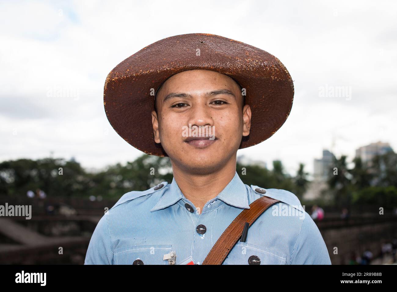 Uomo filippino in uniforme militare di epoca spagnola Foto Stock