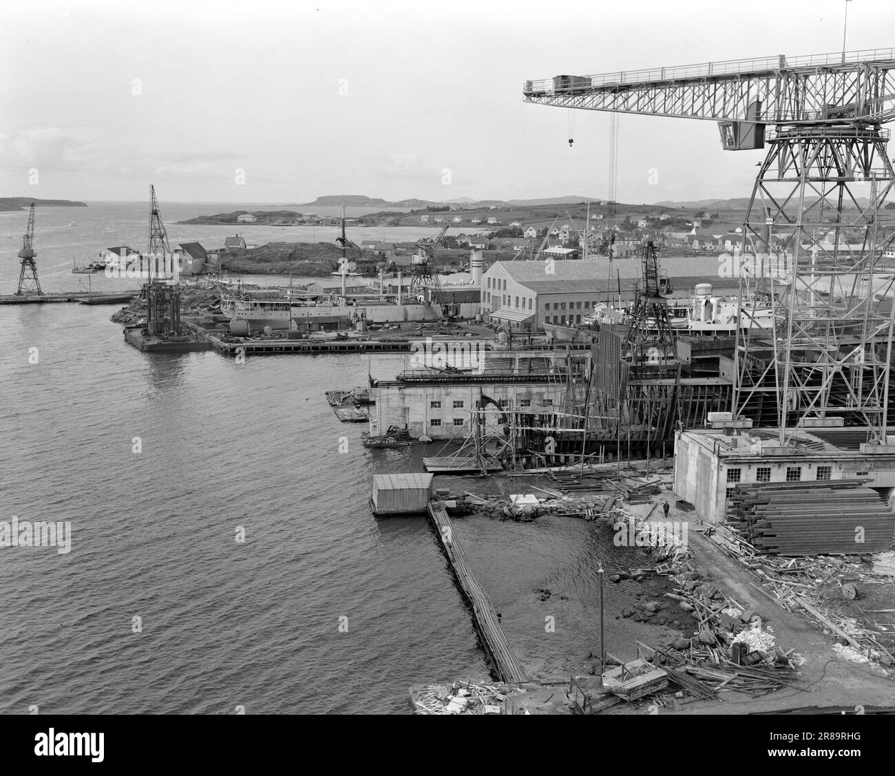 Corrente 21-4-1950: Rosenberg: Un'avventura tecnicaIn un angolo infernale, la saldatura difettosa può essere abbastanza fatale. L'officina meccanica di Rosenberg prende raggi X delle barche che costruiscono prima di rilasciarle negli oceani del mondo. Dopo la guerra hanno avuto una violenta espansione, e sono ora senza dubbio i più moderni della Norvegia nel loro genere. Foto: Sverre A. Børretzen / Aktuell / NTB ***FOTO NON ELABORATA*** Foto Stock