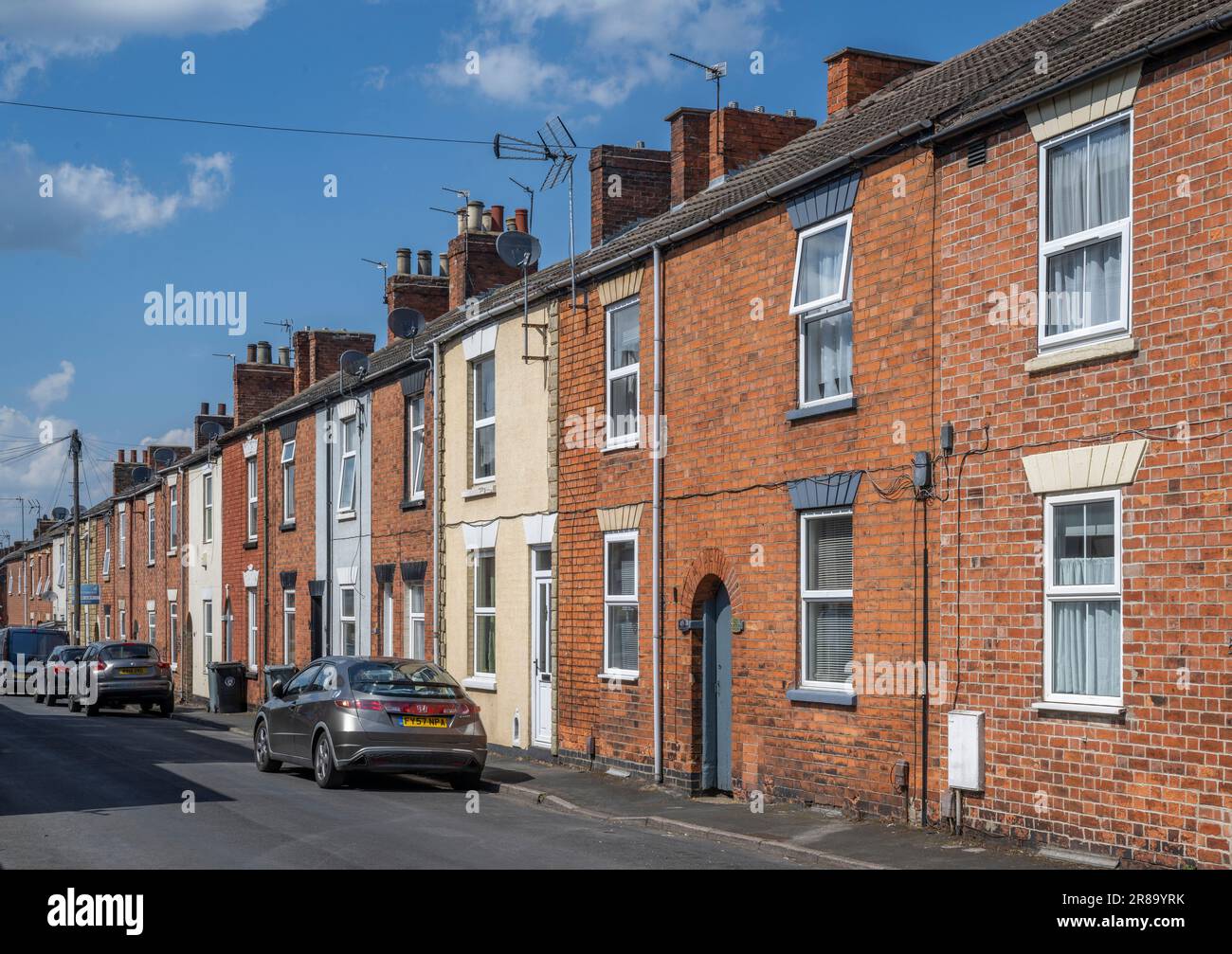 Grantham, Lincolnshire, Inghilterra, Regno Unito. Tipiche case a schiera interne della città, una testimonianza del patrimonio della classe operaia britannica Foto Stock