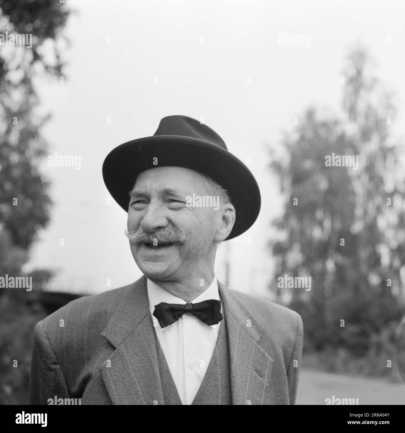 Attuale 39-7-1960: Scappatoia al confine dove si trova Morokulien oggi, si è svolta una delle più incredibili avventure illegali della guerra. La linea di collegamento principale tra il fronte di casa e il fronte esterno passava proprio davanti ai nasi delle guardie tedesche. Ex pilota di locomotive e contrabbandiere Johan Wangen. Foto: Aage Storløkken / Aktuell / NTB ***FOTO NON ELABORATA*** Foto Stock