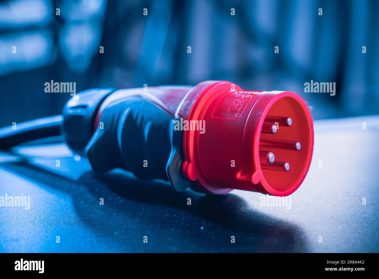 Immagine ravvicinata di un connettore di alimentazione trifase. Foto Stock