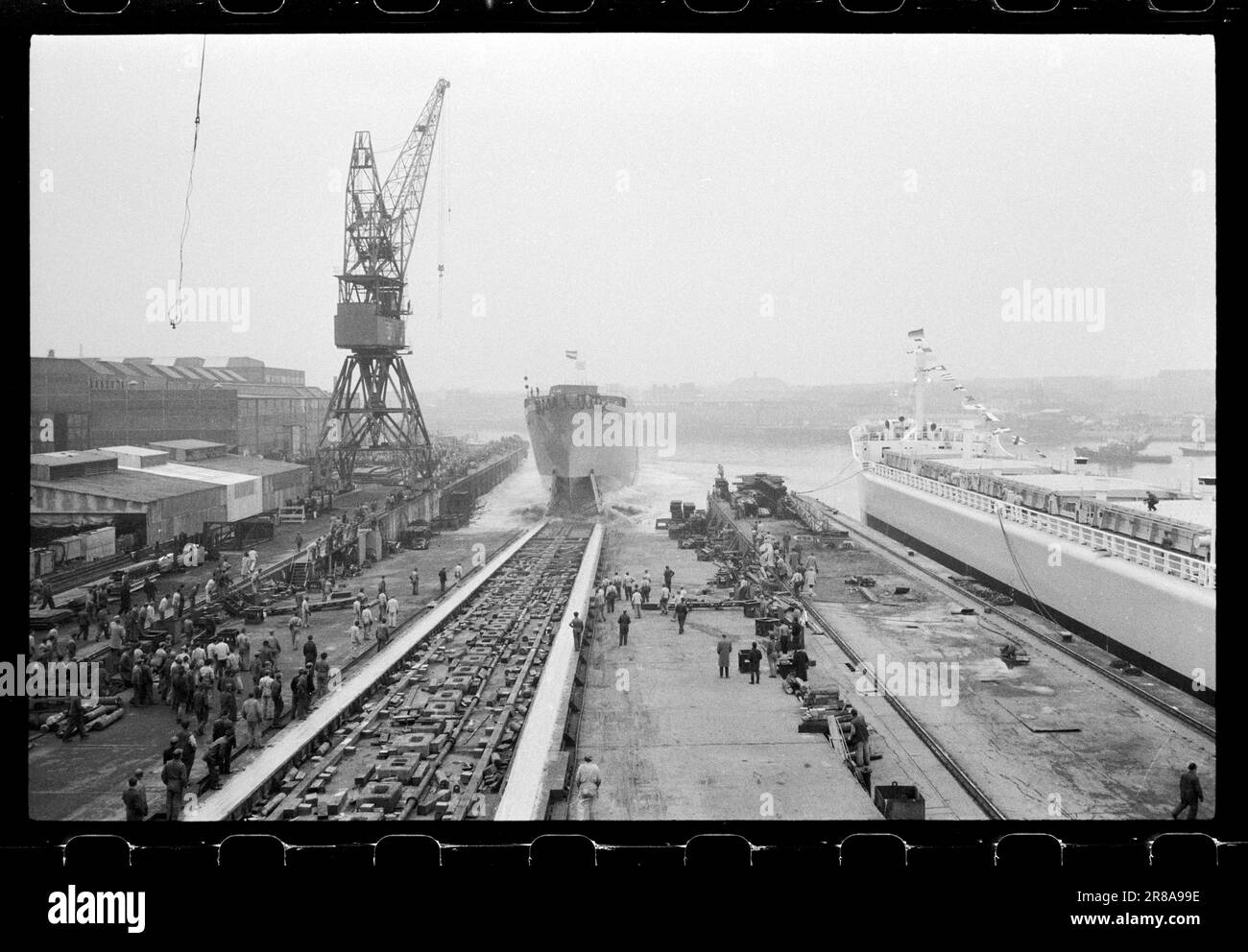 Attuale 56-10-1960: Navi per auto e persone l'armatore Anders Jahre apre la rotta Oslo-Kiel con la nuova e orgogliosa nave di Jahre-line 'Kronprins Harald'. Foto: Ivar Aaserud / Aktuell / NTB ***FOTO NON ELABORATA*** Foto Stock