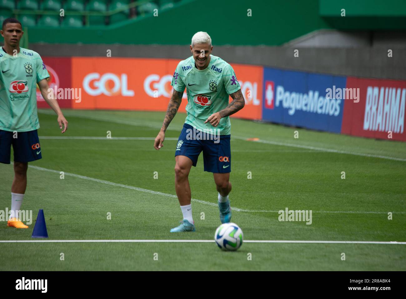 Lisbona, Portogallo. 19th giugno, 2023. LISBONA, PORTOGALLO - GIUGNO 19: Pedro dal Brasile in azione durante l'allenamento ufficiale del Brasile prima della partita di calcio contro il Senegal all'Estadio Jose Alvalade.(Foto di Sergio Mendes/PxImages) Credit: PX Images/Alamy Live News Foto Stock