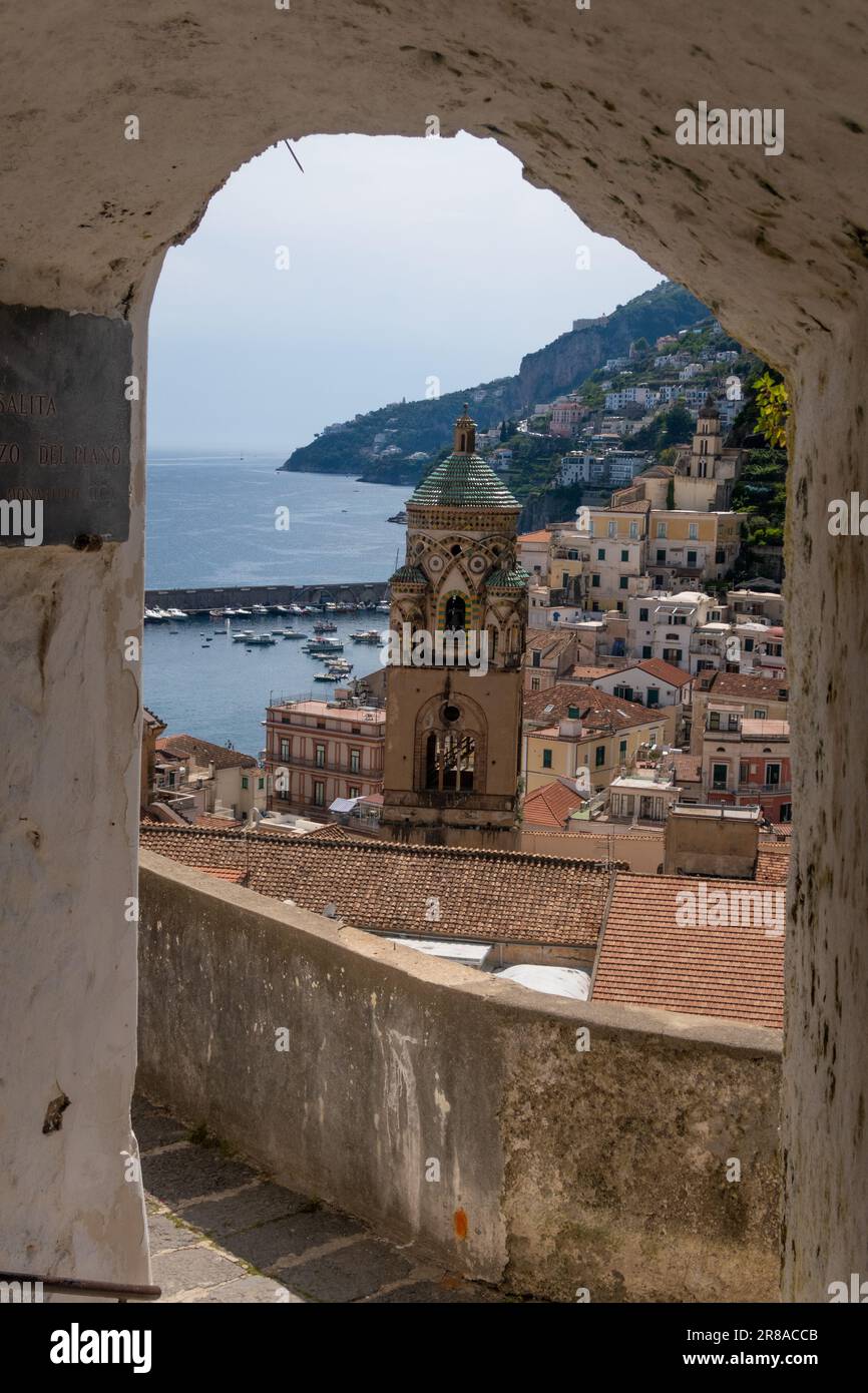 Vista sulla città di Amalfi a Salerno, Campanis, Italia Foto Stock