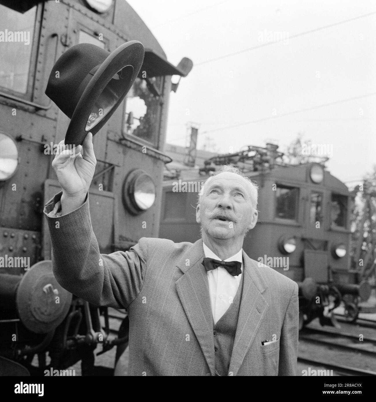 Attuale 39-7-1960: Scappatoia al confine dove si trova Morokulien oggi, si è svolta una delle più incredibili avventure illegali della guerra. La linea di collegamento principale tra il fronte di casa e il fronte esterno passava proprio davanti ai nasi delle guardie tedesche. Ex pilota di locomotive e contrabbandiere Johan Wangen. Foto: Aage Storløkken / Aktuell / NTB ***FOTO NON ELABORATA*** Foto Stock