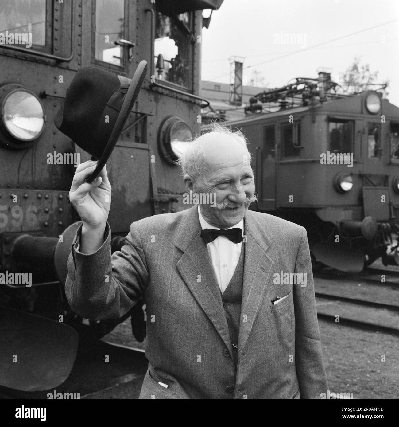 Attuale 39-7-1960: Scappatoia al confine dove si trova Morokulien oggi, si è svolta una delle più incredibili avventure illegali della guerra. La linea di collegamento principale tra il fronte di casa e il fronte esterno passava proprio davanti ai nasi delle guardie tedesche. Ex pilota di locomotive e contrabbandiere Johan Wangen. Foto: Aage Storløkken / Aktuell / NTB ***FOTO NON ELABORATA*** Foto Stock