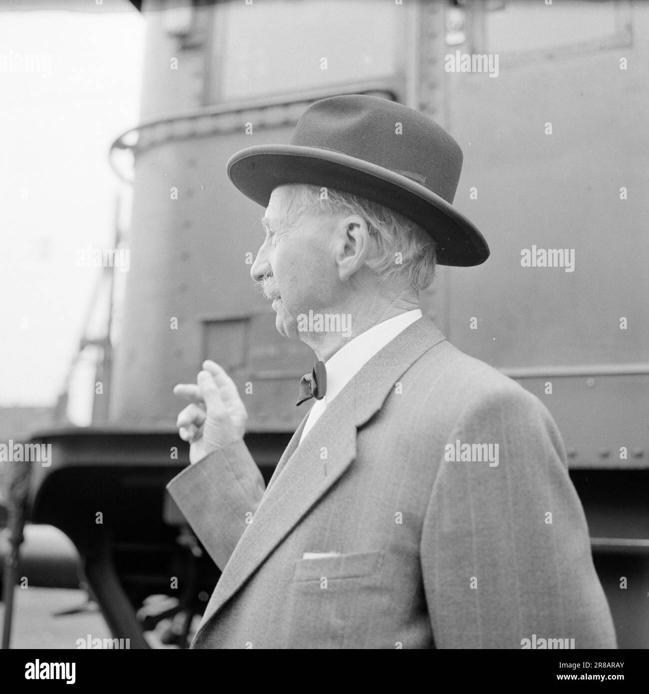 Attuale 39-7-1960: Scappatoia al confine dove si trova Morokulien oggi, si è svolta una delle più incredibili avventure illegali della guerra. La linea di collegamento principale tra il fronte di casa e il fronte esterno passava proprio davanti ai nasi delle guardie tedesche. Ex pilota di locomotive e contrabbandiere Johan Wangen. Foto: Aage Storløkken / Aktuell / NTB ***FOTO NON ELABORATA*** Foto Stock