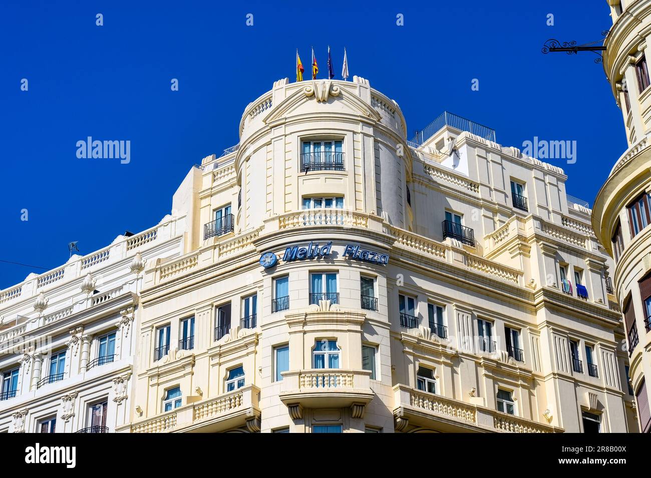 Valencia, Spagna - 15 luglio 2022: Melia Plaza Hotel. L'architettura esterna del famoso edificio Foto Stock