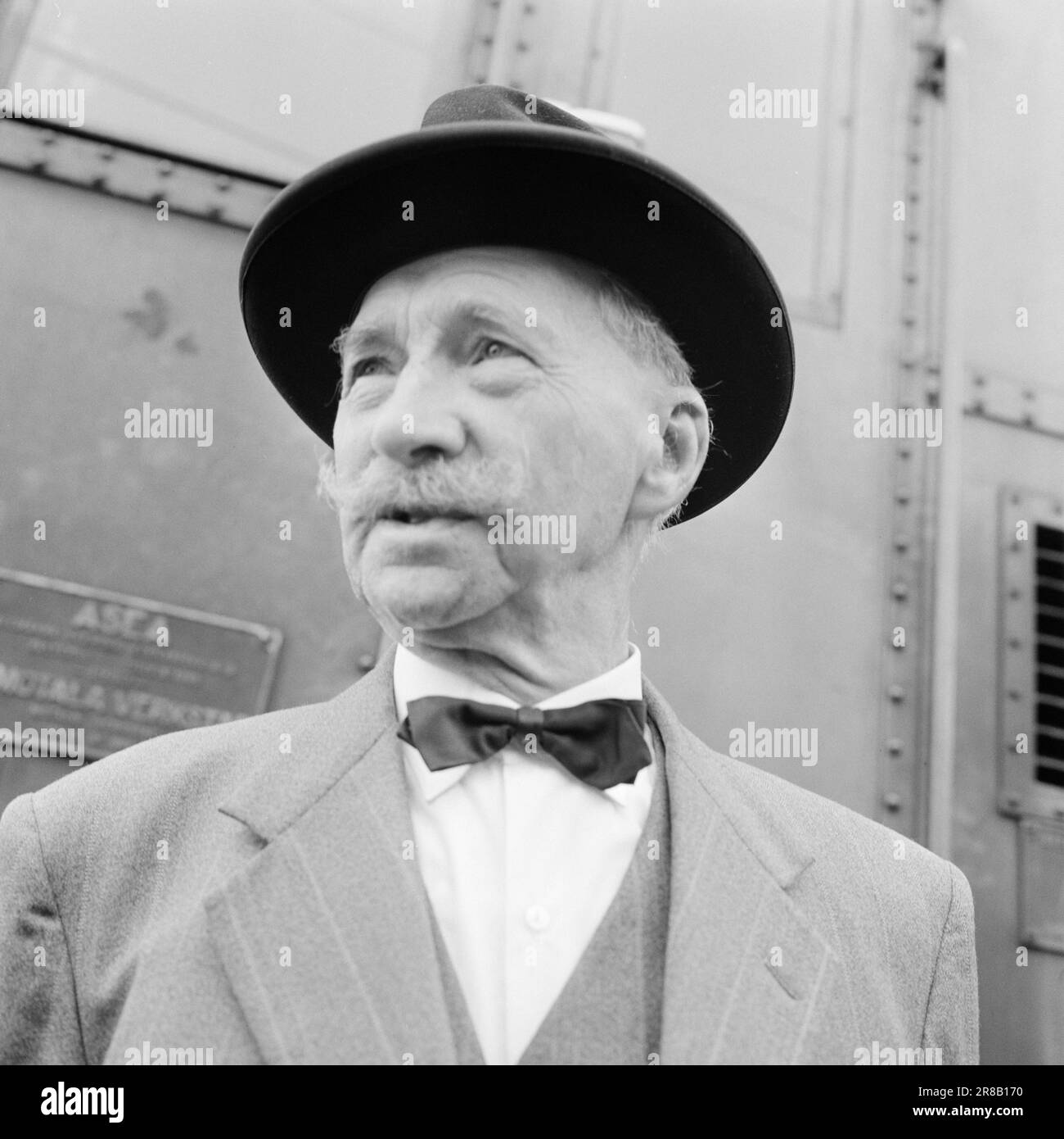 Attuale 39-7-1960: Scappatoia al confine dove si trova Morokulien oggi, si è svolta una delle più incredibili avventure illegali della guerra. La linea di collegamento principale tra il fronte di casa e il fronte esterno passava proprio davanti ai nasi delle guardie tedesche. Ex pilota di locomotive e contrabbandiere Johan Wangen. Foto: Aage Storløkken / Aktuell / NTB ***FOTO NON ELABORATA*** Foto Stock