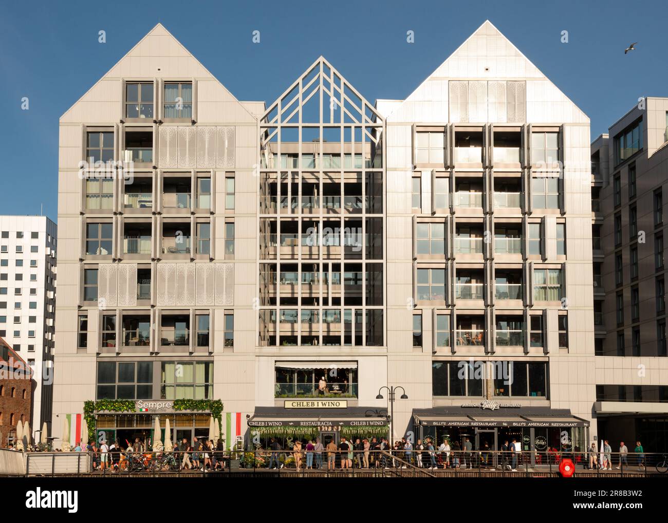 Ristoranti ed edifici di appartamenti a Chmielna Street, Granary Island, Città Vecchia di Danzica, Polonia Foto Stock