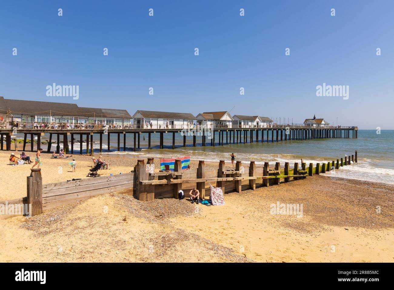 Southwold, Suffolk. REGNO UNITO. Giugno 2023. Vista del Molo di Southwold dalla spiaggia. Foto Stock